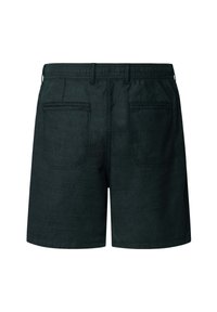 Bermudas de mezclilla de color verde oscuro, con dos bolsillos traseros, una cinturilla y un corte recto. Textura suave con detalles de costura mínimos.