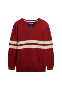 Rød V-neck sweater lavet af strikstof, med to horisontale cremede striber på tværs af brystet samt ribbede manchetter og kant.