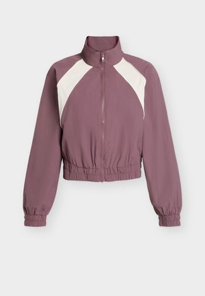 Μωβ ζακέτα με φερμουάρ, ψηλό γιακά, λευκές επιφάνειες στους ώμους, ελαστικά μανσέτα και ελαστική μέση, τοποθετημένη επίπεδα σε ανοιχτό φόντο.