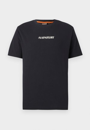 T-shirt noir à manches courtes et col rond avec un petit logo blanc « NAPAPIJRI » centré sur la poitrine et une bordure orange à l'intérieur du col.
