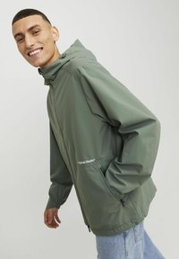 Jack & Jones GEPOLSTERTE - Light jacket - laurel wreath