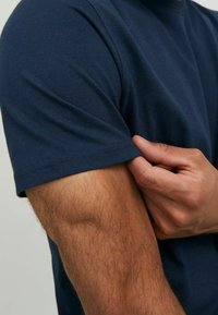 R.D.D. ROYAL DENIM DIVISION RDD DAN - Lihtne T-särk - navy blazer