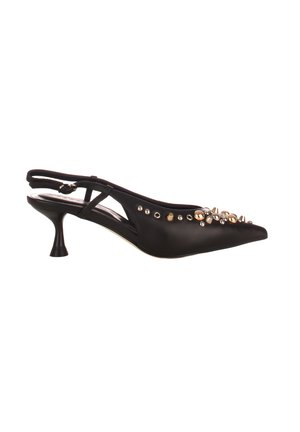 Slingback in pelle nera con tacco kitten e punta appuntita, decorato con borchie e perline dorate e argento sulla parte superiore.