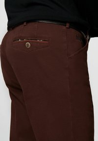Meyer Chino - bordeaux
