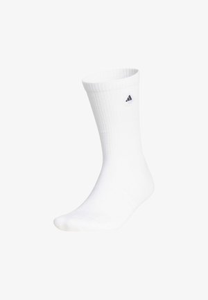 Hvid crew-length sok med ribbet øverste kant og Adidas logo patch nær toppen på en ensfarvet hvid baggrund.