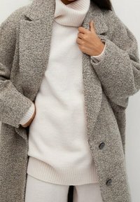 Mango Mantel - light grey