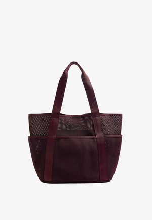 Borsa a rete viola scuro con due manici lunghi e tasca esterna, in piedi su uno sfondo bianco.