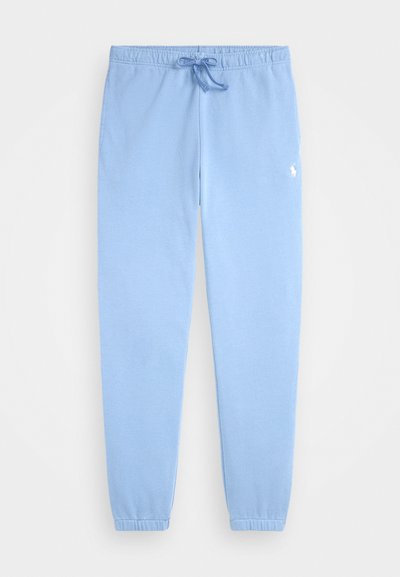 Lyseblå joggebukser laget av mykt stoff, med elastisk midje og snor, smale mansjetter og en logo på låret.