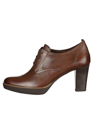 Czółenka sznurowane