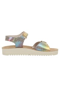 Sandalia multicolor con diseño de estampado de leopardo, correa de tobillo ajustable, suela beige y plantilla texturizada para mayor comodidad.
