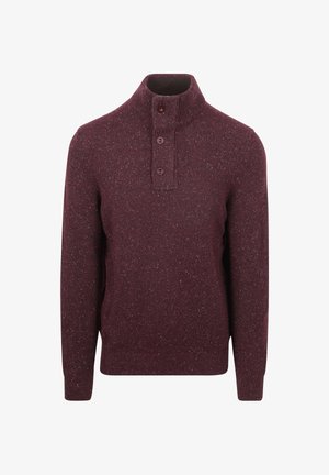 Bordeauxroter Strickpullover mit hohem Kragen, Dreiknopfleiste und einem strukturierten Muster mit dezenten Sprenkeln im gesamten Stoff.