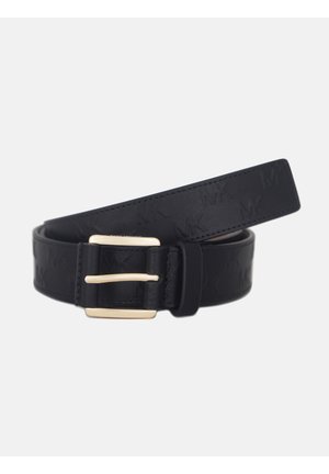 Ceinture en cuir noir avec motif logo MK embossé et boucle rectangulaire dorée, roulée sur un fond clair uni.