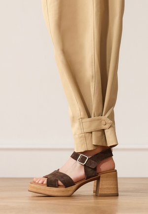 Manfield, Sandalen - braun