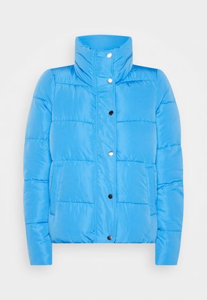 Modrá péřová bunda s vysokým límcem, zapínáním na patentky a dvěma předními kapsami. Materiál je hladký s prošívanými panely.