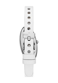Correa de reloj de cuero blanco con hebilla de metal plateado. Presenta múltiples orificios para ajuste. El logo de la marca "DIESEL" está grabado en la hebilla.
