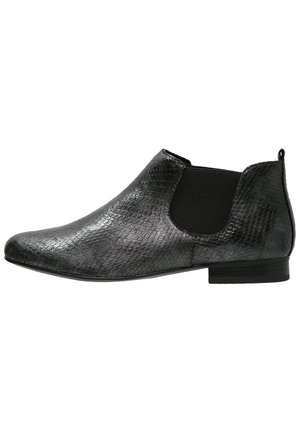 Bottines noires avec un motif reptilien texturé, des panneaux latéraux élastiques et un talon bas. Surface lisse avec une silhouette élégante.