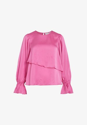 Blouse rose en satin avec un col rond, un design à couches, des manches bouffantes et des poignets à volants. Dispose d'une ouverture en forme de goutte d'eau dans le dos.