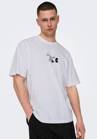 Only & Sons ONSDISNEY MICKEY MOUSE LIFE TEE - T-shirts med print - white