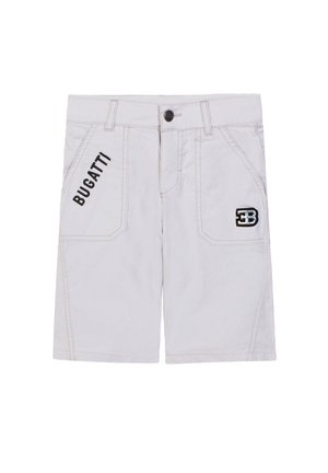 Pantaloncini bianchi fino al ginocchio con tasche anteriori, chiusura con bottone nero, scritta "BUGATTI" sulla tasca sinistra e logo nero "EB" sulla tasca destra.