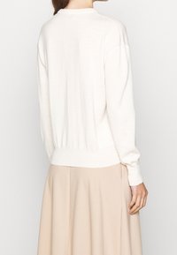 Marella Stickad tröja - white