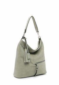 Bolso hobo de piel verde con un diseño flexible, correa ajustable, detalles de cremallera plateada y un acento de borlas decorativas.