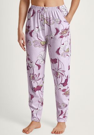 Lichtpaarse pyjamabroek met een bloemenpatroon in roze en groen. Voorzien van een elastische tailleband en zijzakken. Zacht materiaal met een relaxte pasvorm.