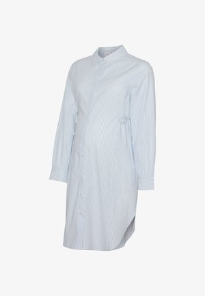 Vestito camicia a righe azzurro chiaro e bianco, realizzato in cotone. Presenta un colletto, maniche lunghe con bottoni e una cintura regolabile in vita.