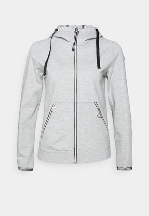 Giacca grigia chiara con zip frontale, cappuccio e due tasche con zip. Presenta cordini neri e accenti a righe lungo le zip.