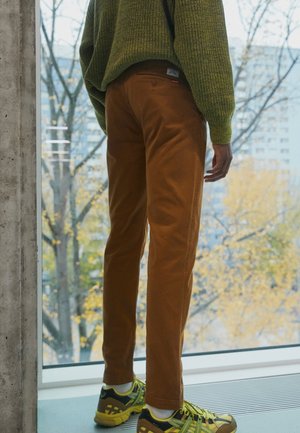 Chino - brown