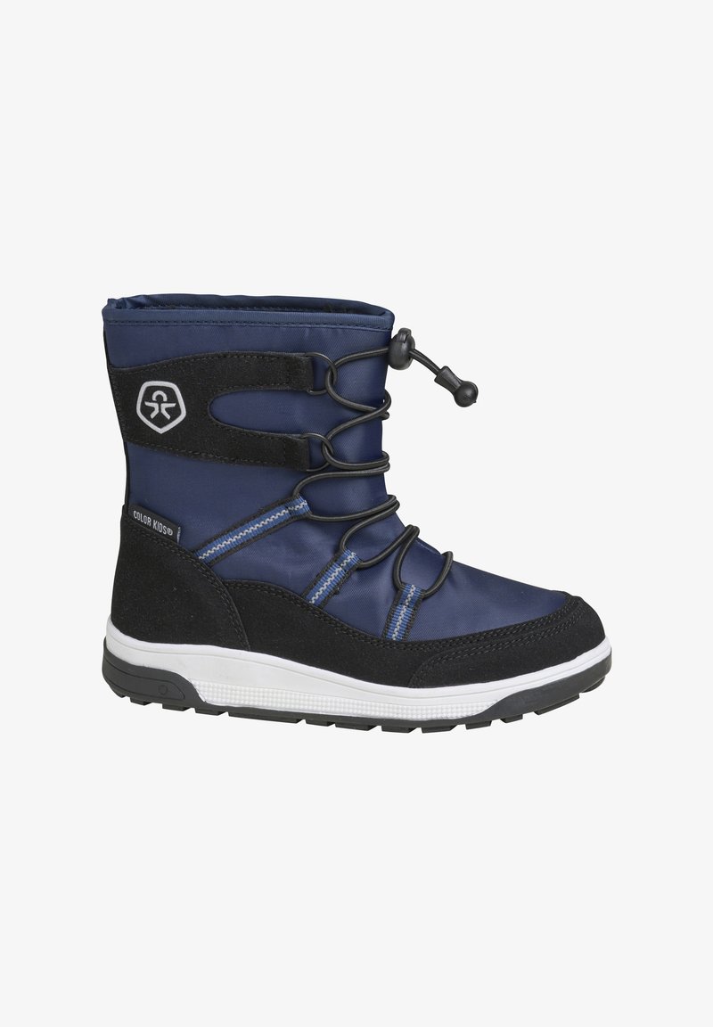 Marine sneeuwlaars met een zwarte suède onderkant, textuur rubberen zool, elastische veters en een trekhaak voor een verstelbare pasvorm. Aangevuld met blauwe stiksels.