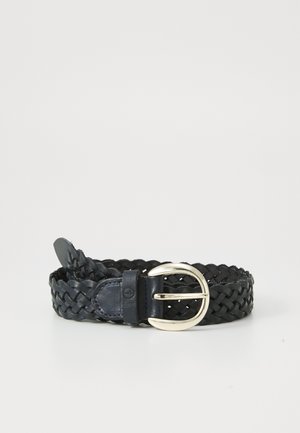 Cintura in pelle nera intrecciata con fibbia in metallo argentato di forma rotonda classica. Texture liscia con dettagli di intreccio intricati.