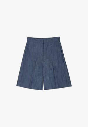 Short en jean taille haute, jambes larges, avec plis, fermeture éclair à l'avant et ceinture, présenté sur fond blanc.