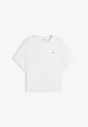 Λευκό κοντομάνικο T-shirt με στρογγυλή λαιμόκοψη, με μικρό λογότυπο Tommy Hilfiger στο αριστερό στήθος και κεντρική ραφή λεπτομέρεια.