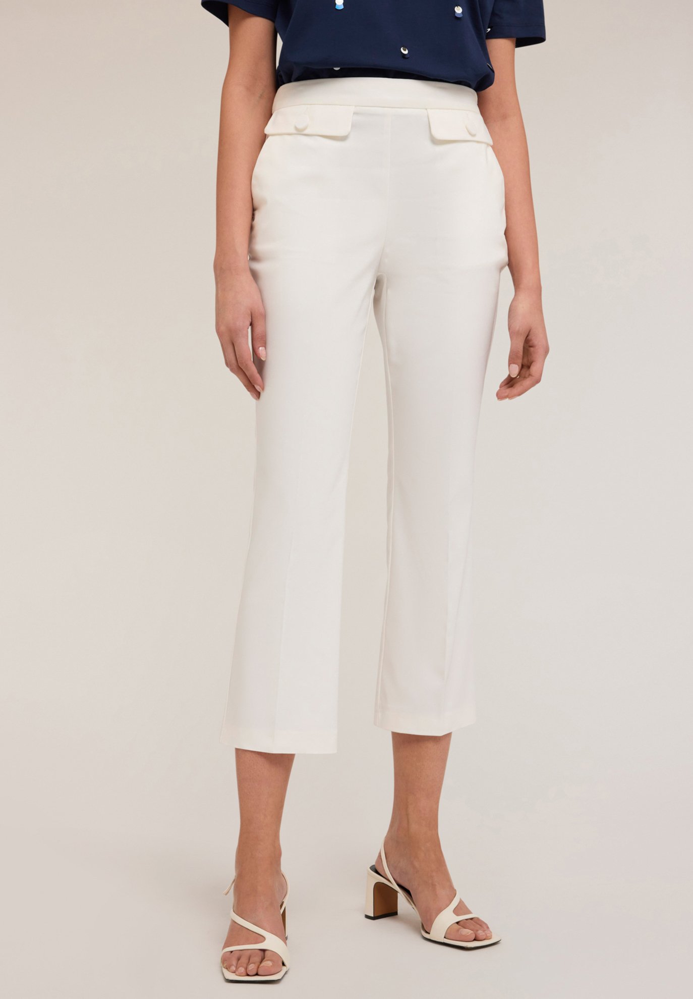 Motivi KICK FLARE IN TECNICO Pantaloni bianco