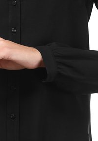 Vincenzo Boretti LEICHT TAILLIERT - Blouse - schwarz