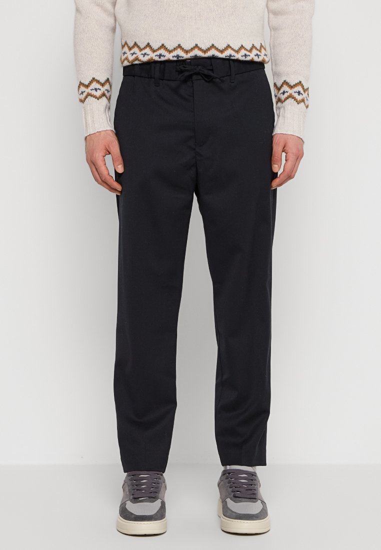 SLIM FIT