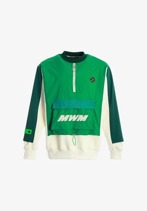 Suéter verde y blanco con cierre de media cremallera en el frente, colores de mangas en contraste, un bolsillo frontal y "MWM" bordado en blanco. Incluye un ajuste con toggle en la cintura.