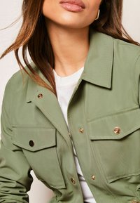 Lipsy UTILITY REGULAR FIT - Leichte Jacke - khaki green