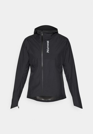 Svart lett jakke med glidelås, hette og elastiske mansjetter, med logo på venstre side og glatt, vannavstøtende stoff.