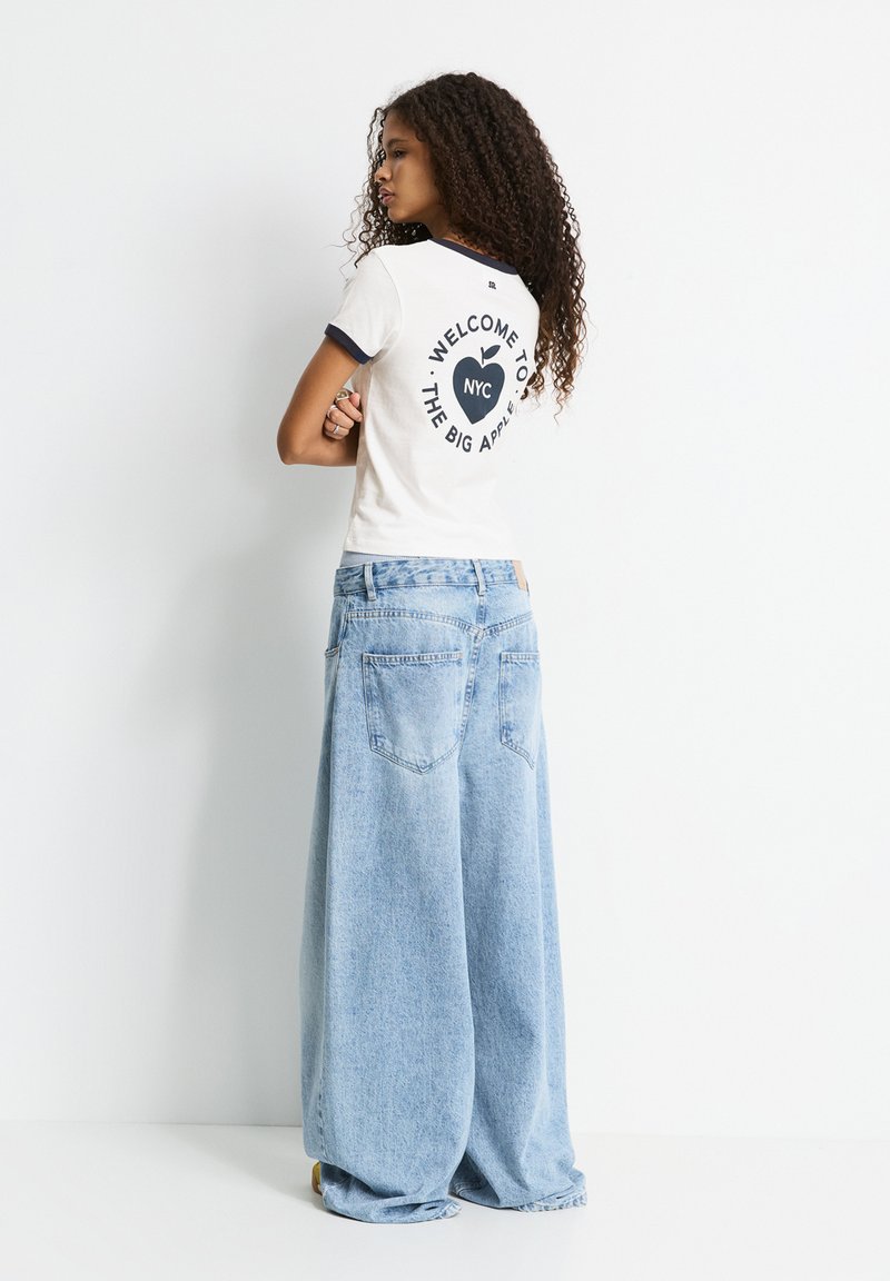 PULL&BEAR - NEW YORK CITY  - T-shirt z nadrukiem, Powiększ