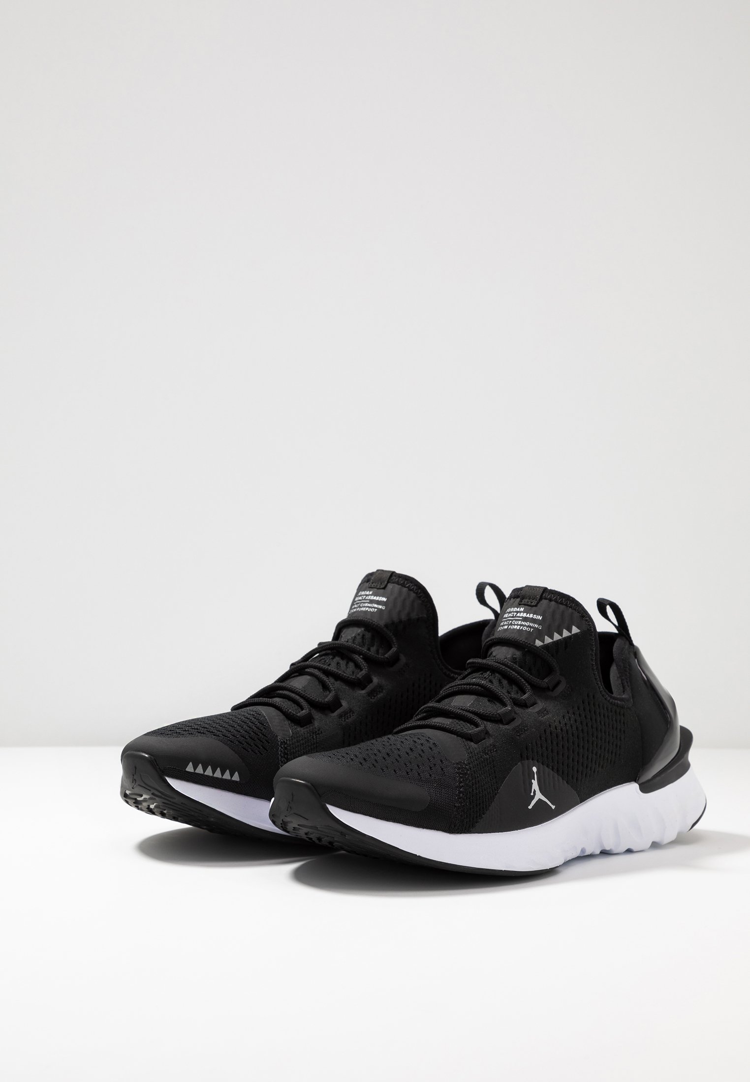 Jordan REACT ASSASSIN Basketballsko blackmetallic Jordan REACT ASSASSIN Basketballsko gym redwhiteblack