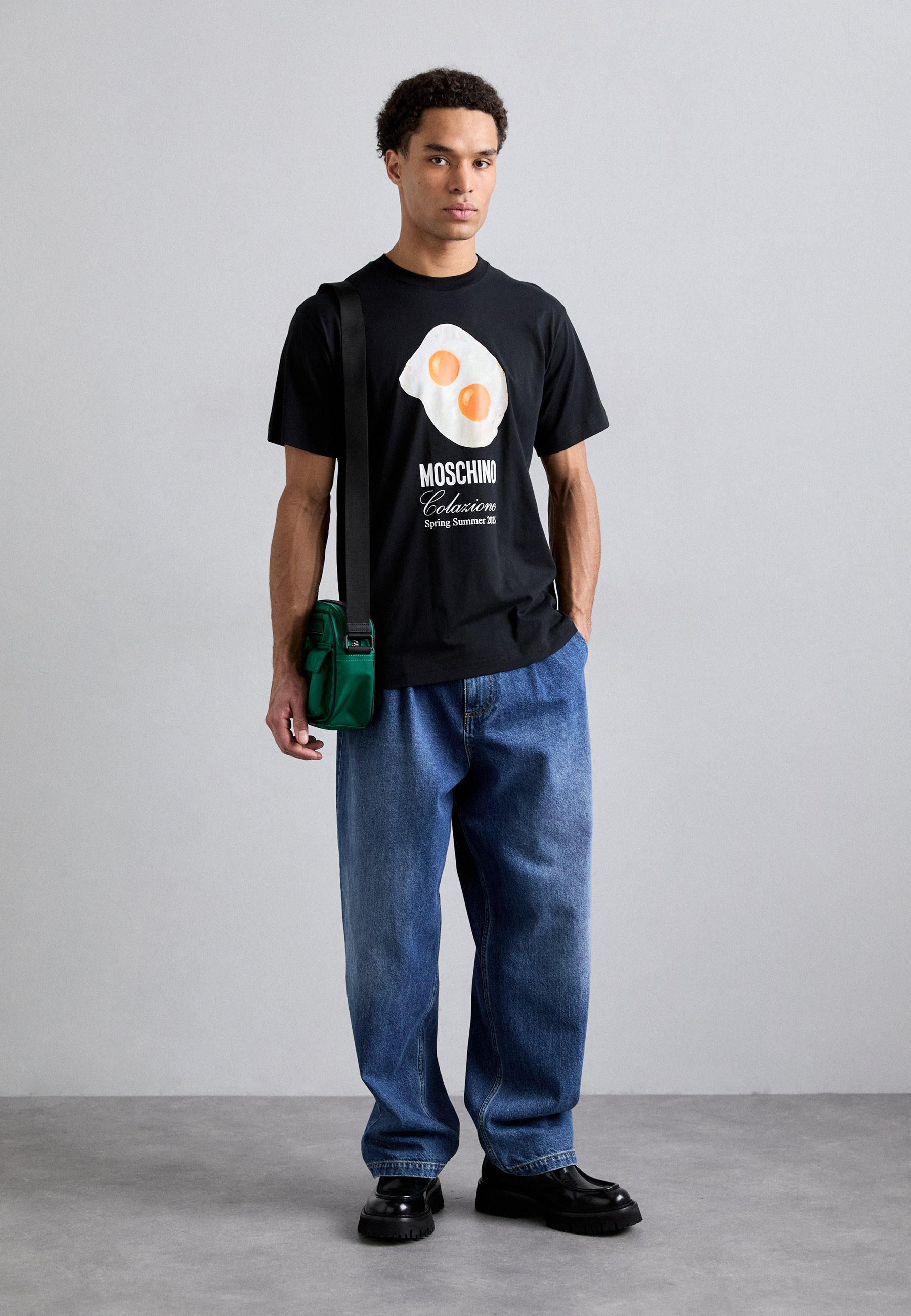 Tシャツ・カットソー Moschino 'Colazione' T-shirt MOSCHINO COLAZIONE - Print T-shirt - multi black/black - Zalando