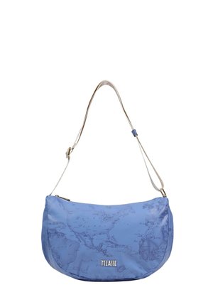 Blauwe crossbodytas met wereldkaartprint, witte verstelbare band en "T CLASSE"-logo in goud aan de voorkant.