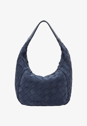 Granatowa zamszowa torba hobo o plecionym wzorze i szerokim pasku na ramię, charakteryzująca się luźnym kształtem oraz stonowanymi detalami.