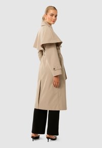 Forever New PENELOPE Trenchcoat tan - Main Image