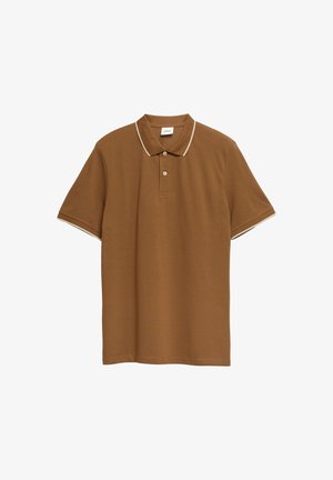 Polo marrone a maniche corte con due bottoni e bordo bianco sul colletto e sui bordi delle maniche, distesa su sfondo bianco.