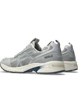 ASICS SportStyle GEL-1090V2 - Baskets basses - mid grey mid grey