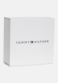 Tommy Hilfiger BABY GIFTBOX UNISEX SET - Bonnet - ancient white/desert sky