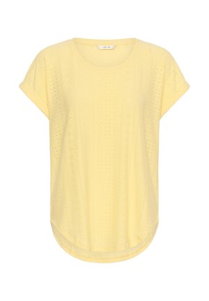 Svetložltý pletený top s krátkym rukávom, okrúhlym výstrihom a jemným vertikálnym vzorom dierok, s zaobleným lemom.