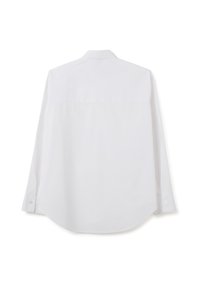 Camisa blanca de manga larga con cuello extendido, dobladillo curvado y puños abotonados. Hecha de una tela suave con un diseño limpio y minimalista.